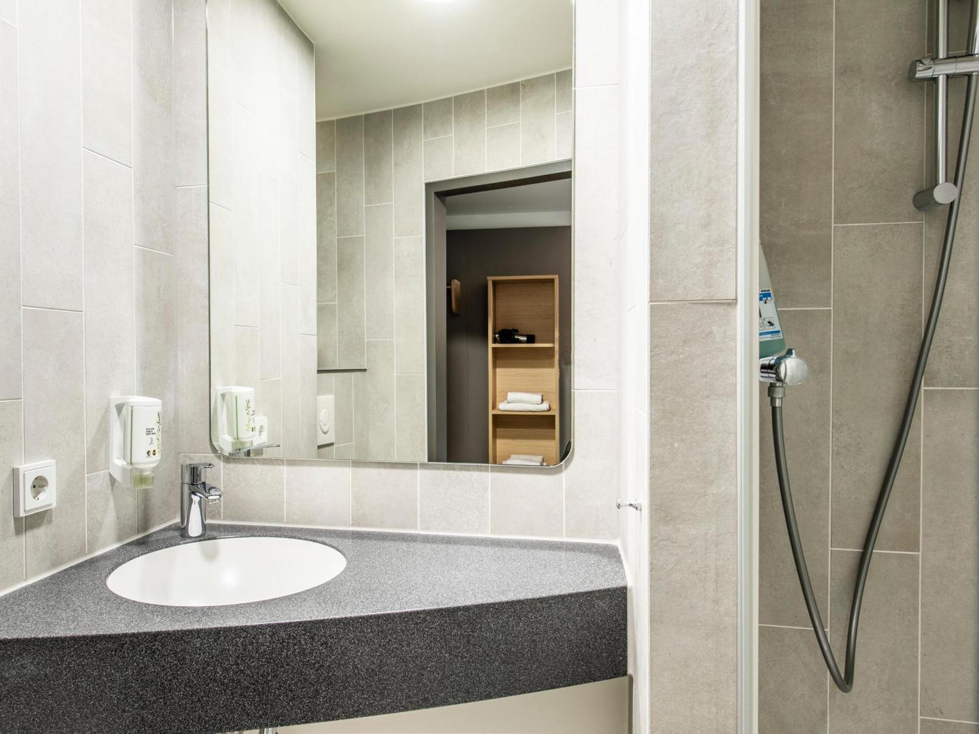 B&B Hotel Nuernberg-Hbf Экстерьер фото